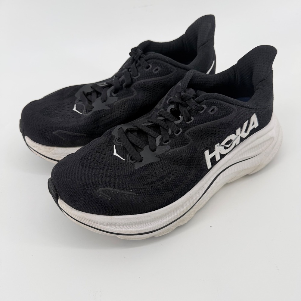HOKA Clifton 10 Women's Size 6 2E Extra Wide Black White Running Shoes 1162052